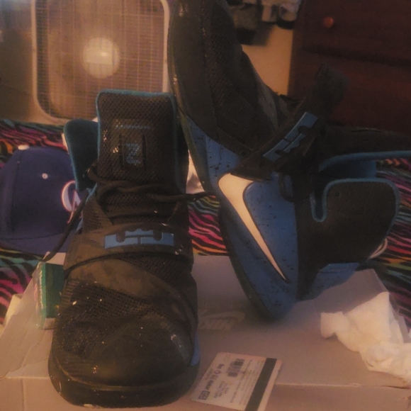 Shoes - Picture 4 of 4